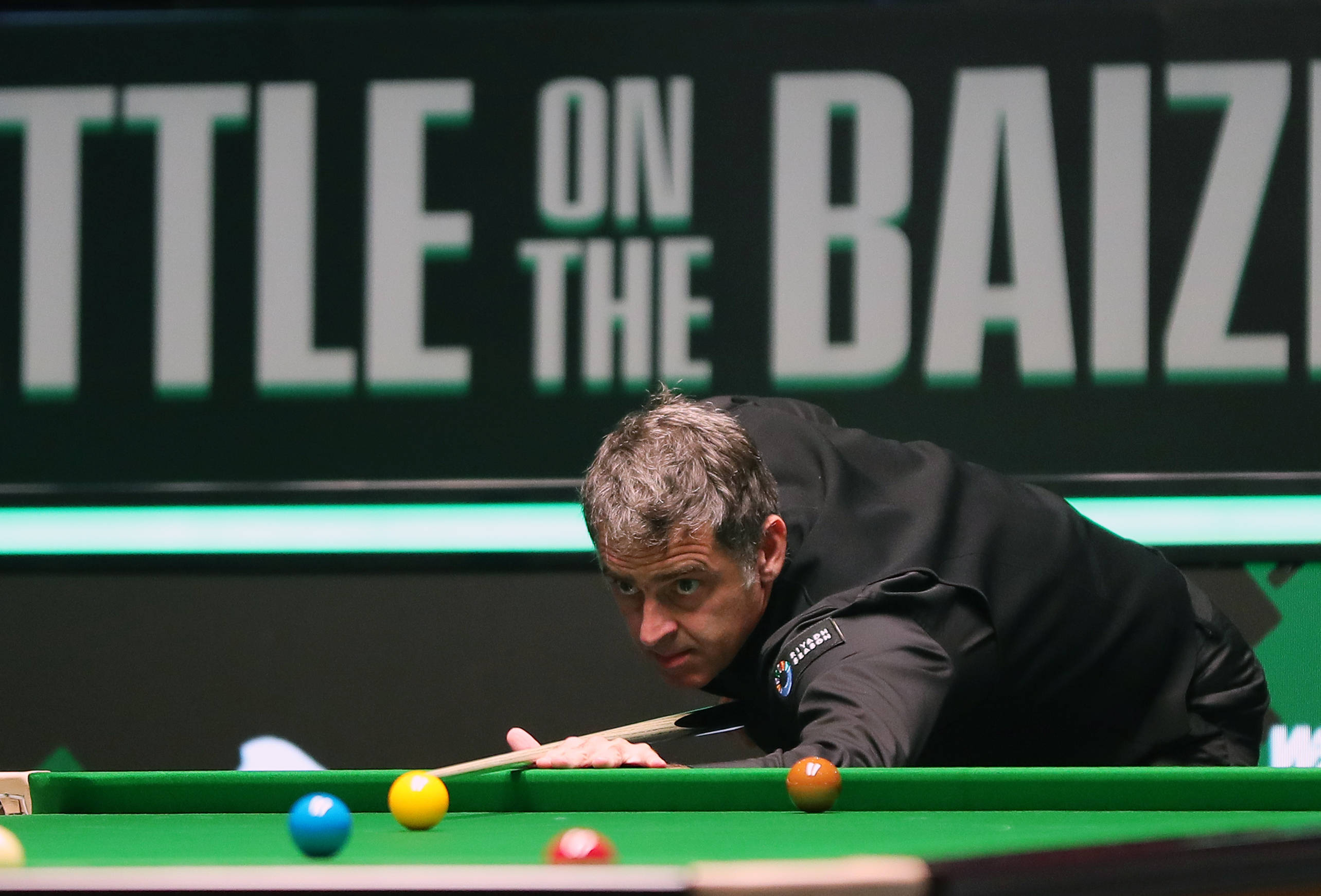 伤病退散！霍金斯落地没站稳 紧捂脚踝痛苦不堪 随后回到更衣室.